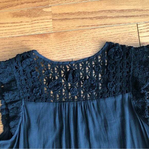 AQUA Crochet Shoulders Flutter Short Sleeves Black Top Women’s Size L - Picture 10 of 10